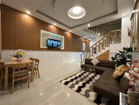 nha-nguyen-can-304-binh-gia-1