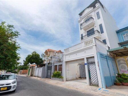 Villa số 5 Lạc Long Quân