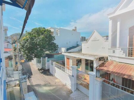 Nhà phố 60B Nguyễn Hiền