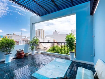 Nhà Phố 10/1B Lạc Long Quân